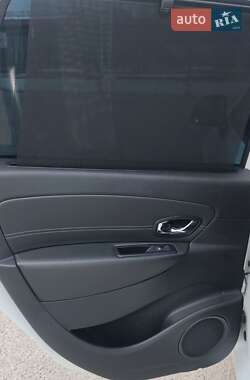 Минивэн Renault Scenic 2015 в 