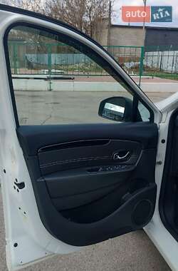 Минивэн Renault Scenic 2015 в 