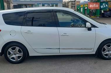 Минивэн Renault Scenic 2015 в 