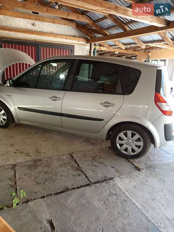 Минивэн Renault Scenic 2005 в Виноградове
