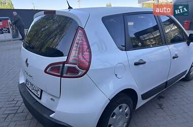 Минивэн Renault Scenic 2010 в 