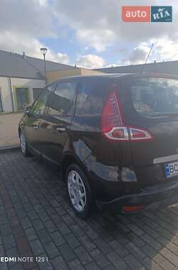 Минивэн Renault Scenic 2011 в 