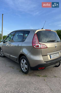 Минивэн Renault Scenic 2010 в 