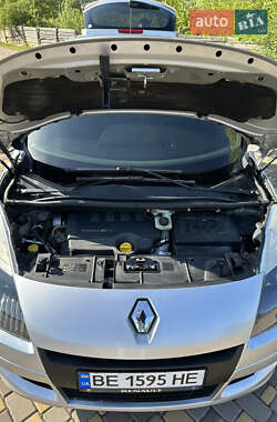 Минивэн Renault Scenic 2009 в 
