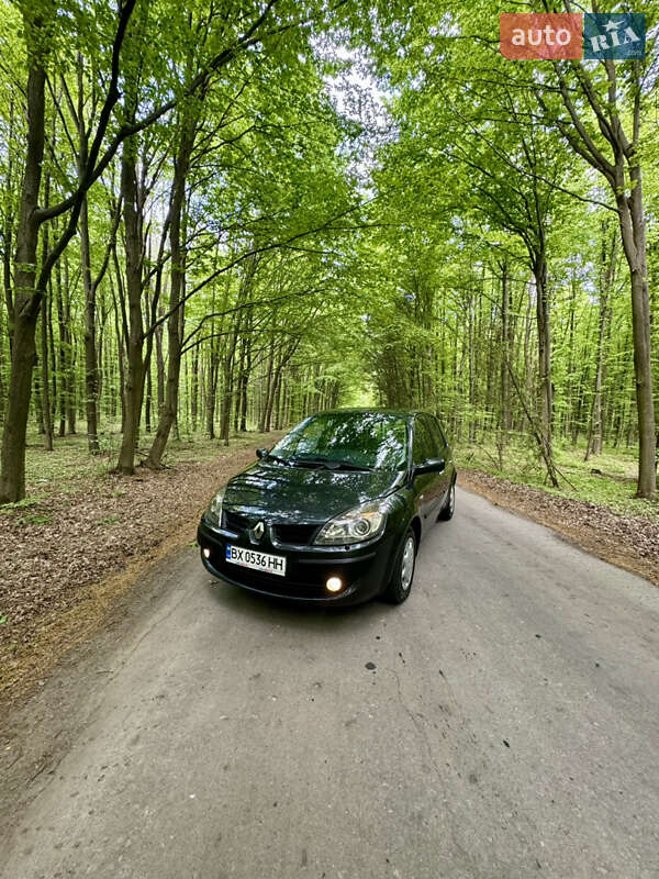 Минивэн Renault Scenic 2009 в 