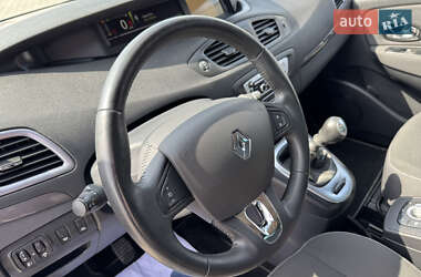 Мінівен Renault Scenic 2015 в 