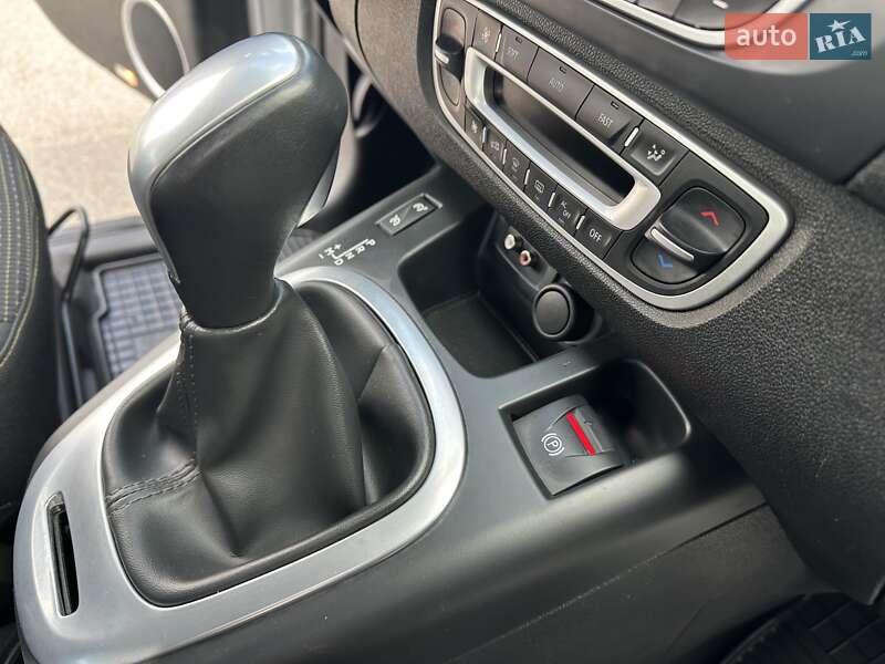 Минивэн Renault Scenic 2010 в Луцке