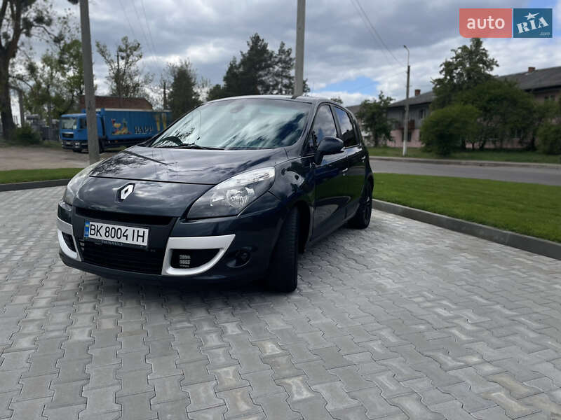 Минивэн Renault Scenic 2011 в 