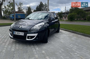 Минивэн Renault Scenic 2011 в 