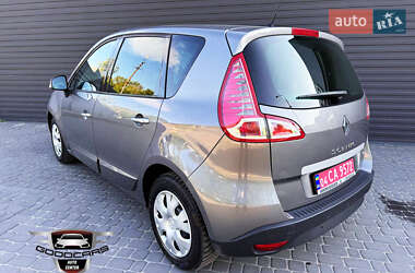 Минивэн Renault Scenic 2010 в 