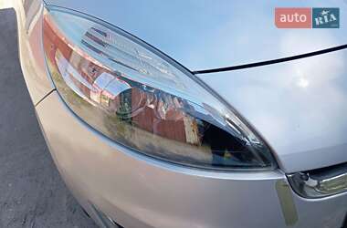 Мінівен Renault Scenic 2012 в 