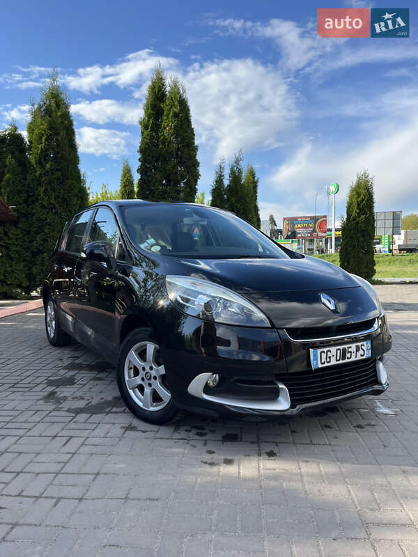Минивэн Renault Scenic 2012 в 