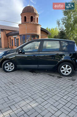 Минивэн Renault Scenic 2012 в 