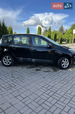 Минивэн Renault Scenic 2012 в 