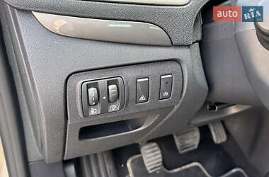 Минивэн Renault Scenic 2013 в 