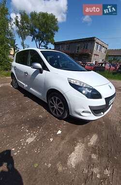 Минивэн Renault Scenic 2011 в 