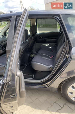 Минивэн Renault Scenic 2005 в 