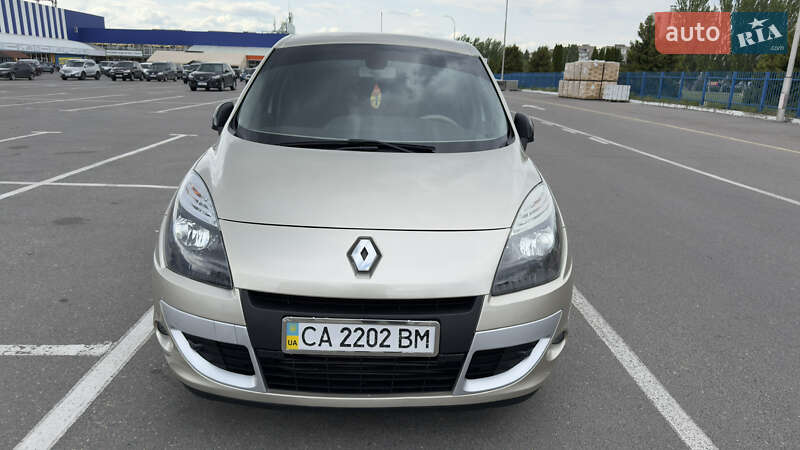 Мінівен Renault Scenic 2011 в 