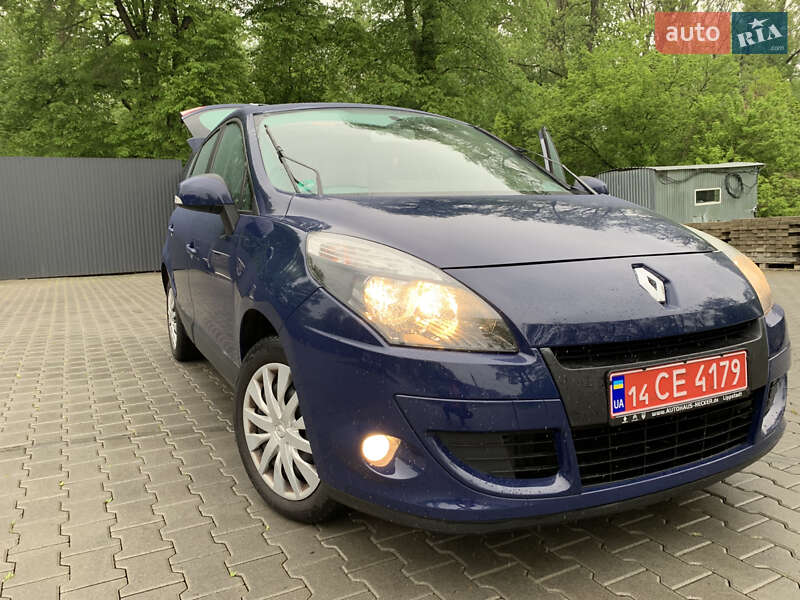 Минивэн Renault Scenic 2009 в 