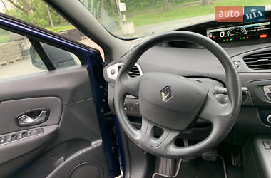 Минивэн Renault Scenic 2009 в 