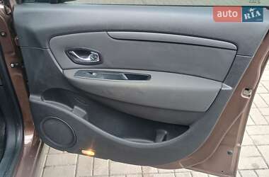 Минивэн Renault Scenic 2011 в 