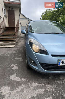 Минивэн Renault Scenic 2011 в 