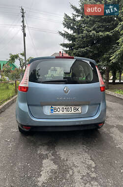 Минивэн Renault Scenic 2011 в 