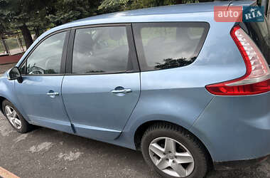 Минивэн Renault Scenic 2011 в 