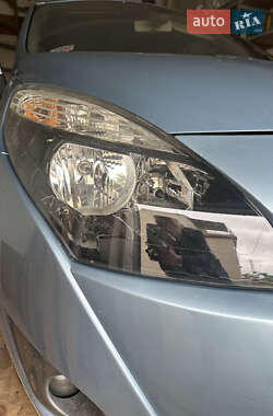 Минивэн Renault Scenic 2011 в 