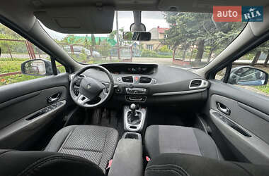 Минивэн Renault Scenic 2011 в 