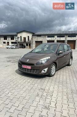 Минивэн Renault Scenic 2010 в 