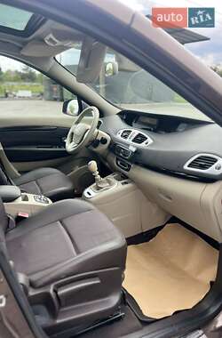 Минивэн Renault Scenic 2010 в 