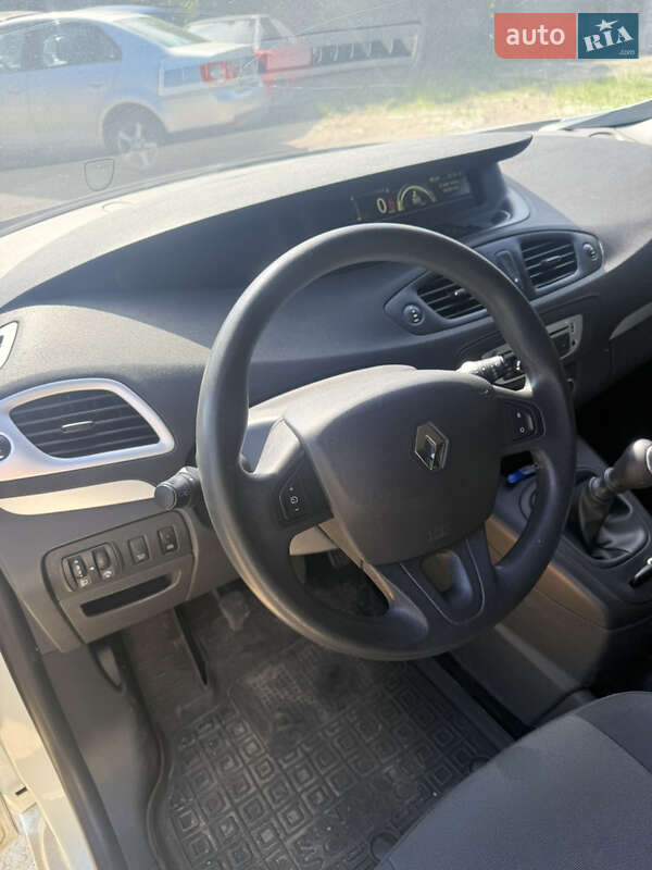 Минивэн Renault Scenic 2017 в Киеве
