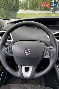 Минивэн Renault Scenic 2010 в 