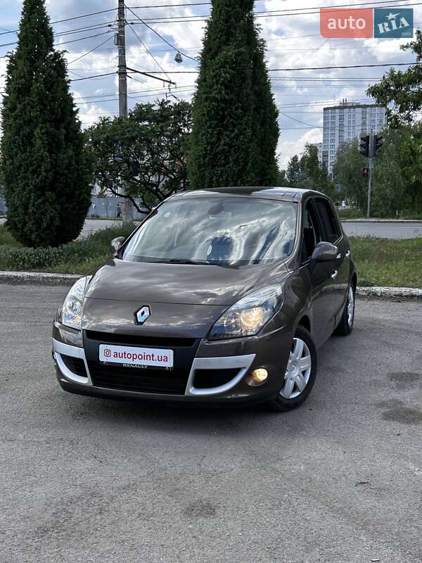Минивэн Renault Scenic 2010 в 