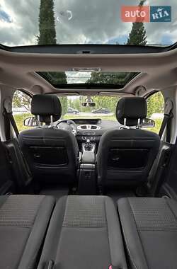 Минивэн Renault Scenic 2010 в 