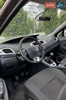 Минивэн Renault Scenic 2010 в 