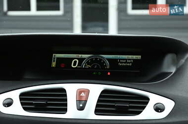 Минивэн Renault Scenic 2009 в 