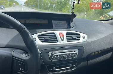 Минивэн Renault Scenic 2009 в 