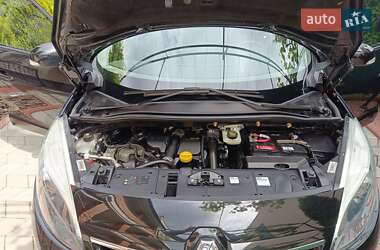 Минивэн Renault Scenic 2012 в 