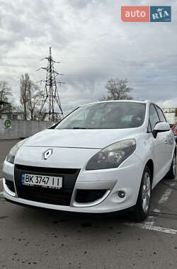 Минивэн Renault Scenic 2010 в 