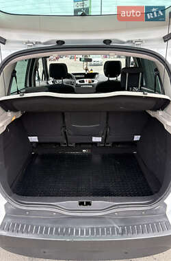 Минивэн Renault Scenic 2010 в 