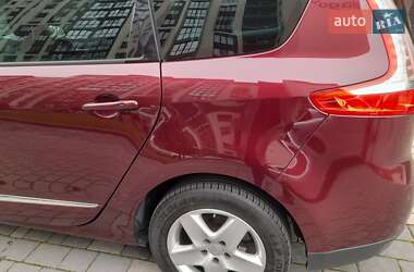 Минивэн Renault Scenic 2015 в 