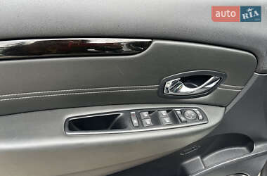 Минивэн Renault Scenic 2013 в 
