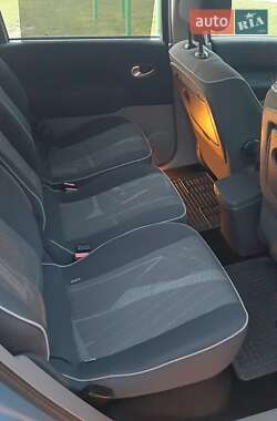 Минивэн Renault Scenic 2004 в 