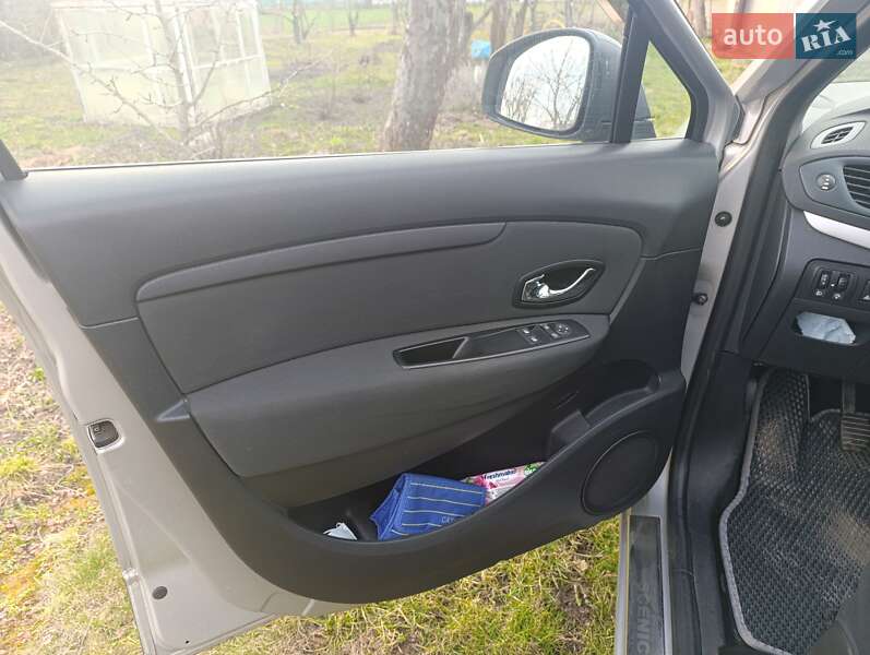 Минивэн Renault Scenic 2012 в Староконстантинове