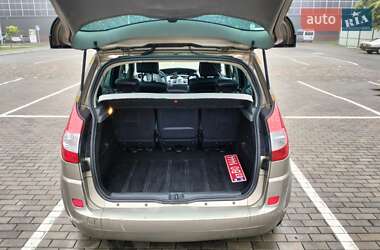 Минивэн Renault Scenic 2009 в 