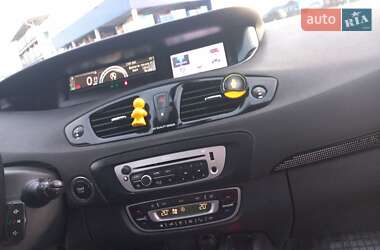 Минивэн Renault Scenic 2012 в 