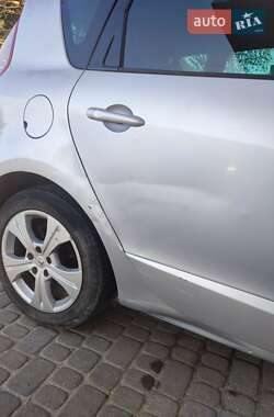 Минивэн Renault Scenic 2011 в 