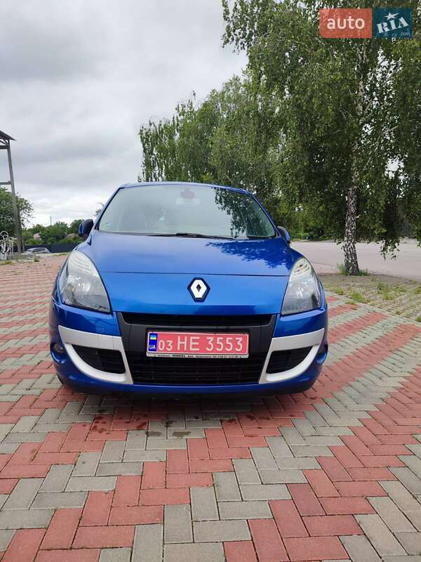 Минивэн Renault Scenic 2011 в 